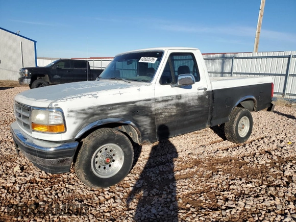 1993 Ford F-150 with VIN 1FTDF15Y5PLB00205, listed as a Copart auction lot 42832575 with 136,145 mi miles and Clean Title. Bid and sale history available at carsss.com. Image 1.