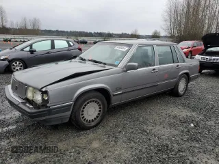 1990 Volvo 760 z VIN YV1GA8740L0089828, wystawiony jako Copart lot #84668844 z przebiegiem 272 600 mil mil oraz Szkody całkowita. Historia ofert i sprzedaży dostępna na DreamBid. Obrazek 1.