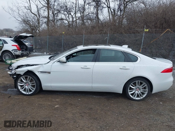 2016 Jaguar XF 35t Prestige with VIN SAJBK4BV9GCY11955, listed as a IAAI auction lot 41640739 with 83,047 mi miles. Bid and sale history available at carsss.com. Image 14.