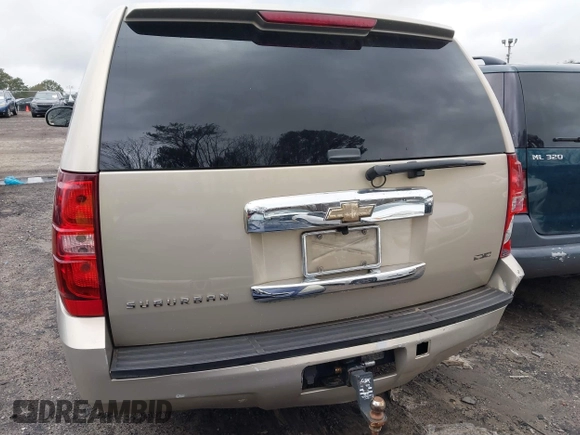 2010 Chevrolet Suburban LS with VIN 1GNUCHE03AR226103, listed as a IAAI auction lot 41729881 with 201,479 mi miles. Bid and sale history available at carsss.com. Image 16.