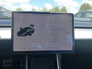 2020 Tesla Model 3 Long Range z VIN 5YJ3E1EB9LF667993, wystawiony jako IAAI lot #41990917 z przebiegiem 58 269 mil mil oraz . Historia ofert i sprzedaży dostępna na DreamBid. Obrazek 18.