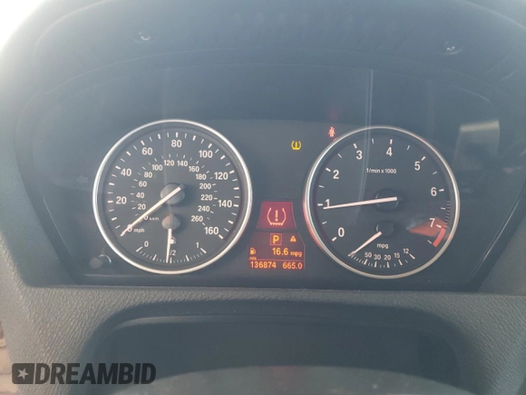 2013 BMW X5 xDrive35i z VIN 5UXZV4C56D0E11871, wystawiony jako Copart lot #58247665 z przebiegiem 136 874 mil mil oraz Szkoda całkowita • Salvage title. Historia ofert i sprzedaży dostępna na DreamBid. Obrazek 9.
