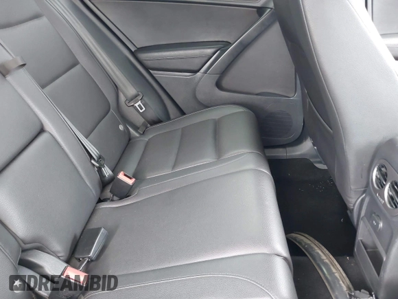 2017 Volkswagen Tiguan S z VIN WVGBV7AX1HK031235, wystawiony jako IAAI lot #42146876 z przebiegiem 95 028 mil mil oraz . Historia ofert i sprzedaży dostępna na DreamBid. Obrazek 8.