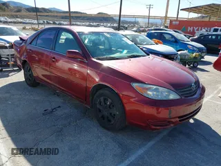 2002 Toyota Camry LE z VIN JTDBE30K020111373, wystawiony jako IAAI lot #41642366 z przebiegiem 175 511 mil mil oraz . Historia ofert i sprzedaży dostępna na DreamBid. Obrazek 1.