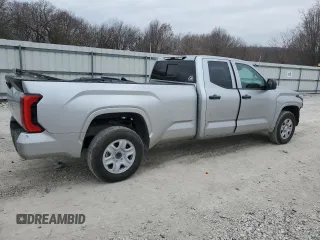 2024 Toyota Tundra z VIN 5TFKB5GD3RX002628, wystawiony jako Copart lot #43646195 z przebiegiem 17 559 mil mil oraz Czysty tytuł • Clean title. Historia ofert i sprzedaży dostępna na DreamBid. Obrazek 3.