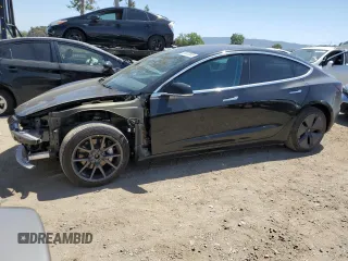 2018 Tesla Model 3 Long Range Battery z VIN 5YJ3E1EBXJF073250, wystawiony jako Copart lot #55832885 z przebiegiem 50 196 mil mil oraz Szkoda całkowita • Salvage title. Historia ofert i sprzedaży dostępna na DreamBid. Obrazek 1.