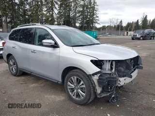 2019 Nissan Pathfinder SV z VIN 5N1DR2MMXKC620058, wystawiony jako IAAI lot #41600967 z przebiegiem 64 808 mil mil oraz . Historia ofert i sprzedaży dostępna na DreamBid. Obrazek 1.