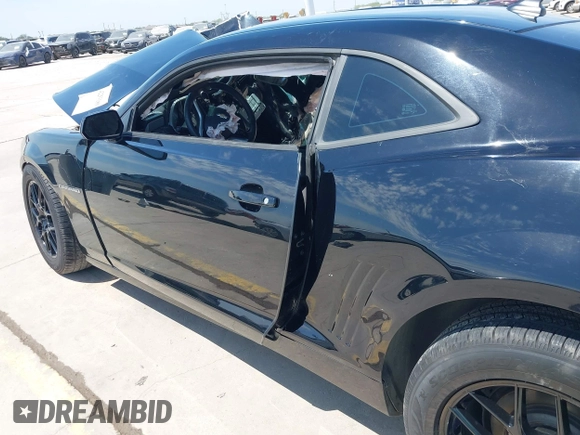 2014 Chevrolet Camaro LS z VIN 2G1FA1E32E9126043, wystawiony jako IAAI lot #42253189 z przebiegiem 104 457 mil mil oraz . Historia ofert i sprzedaży dostępna na DreamBid. Obrazek 20.
