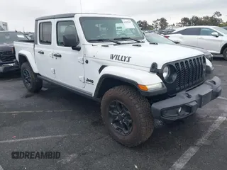 2022 Jeep Gladiator Willys z VIN 1C6HJTAG1NL148524, wystawiony jako IAAI lot #41507693 z przebiegiem 42 004 mil mil oraz . Historia ofert i sprzedaży dostępna na DreamBid. Obrazek 1.