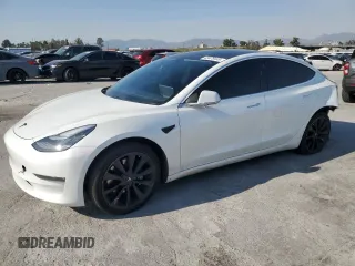 2020 Tesla Model 3 Long Range z VIN 5YJ3E1EB2LF712322, wystawiony jako Copart lot #49479445 z przebiegiem 96 663 mil mil oraz Szkoda całkowita • Salvage title. Historia ofert i sprzedaży dostępna na DreamBid. Obrazek 1.
