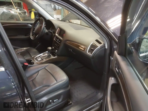 2014 Audi Q5 Premium Plus z VIN WA1CMAFP8EA053049, wystawiony jako IAAI lot #41625310 z przebiegiem 122 678 mil mil oraz . Historia ofert i sprzedaży dostępna na DreamBid. Obrazek 5.