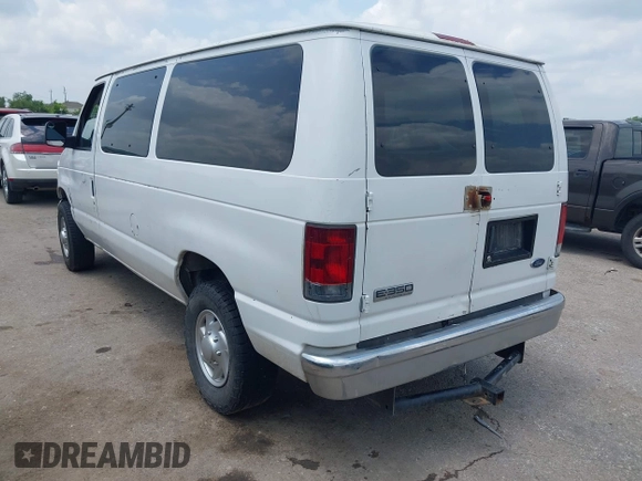 2006 Ford Econoline Passenger XL with VIN 1FBNE31L16DA61915, listed as a IAAI auction lot 42114511 with 226,130 mi miles. Bid and sale history available at carsss.com. Image 3.
