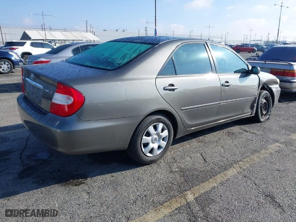 2004 Toyota Camry LE with VIN 4T1BE32K34U917387, listed as a IAAI auction lot 41735677 with 298,736 mi miles. Bid and sale history available at carsss.com. Image 4.