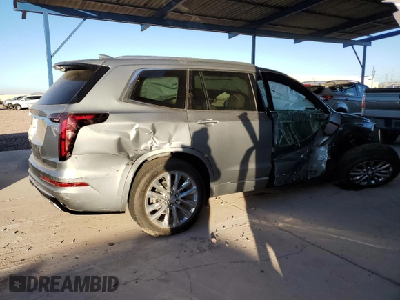 2025 Cadillac XT6 AWD Premium Luxury z VIN 1GYKPDRS6SZ100046, wystawiony jako Copart lot #42248355 z przebiegiem 2293 mil mil oraz Szkody całkowita. Historia ofert i sprzedaży dostępna na DreamBid. Obrazek 3.