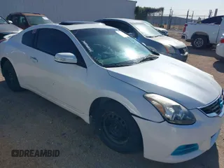 2011 Nissan Altima 2.5 S with VIN 1N4AL2EPXBC146961, listed as a IAAI auction lot 41950361 with 204,079 mi miles. Bid and sale history available at carsss.com. Image 1.