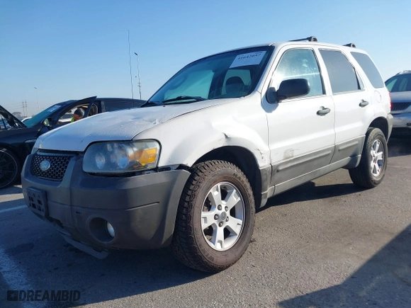 2007 Ford Escape XLT with VIN 1FMCU03187KA65050, listed as a IAAI auction lot 41642057 with 182,599 mi miles. Bid and sale history available at carsss.com. Image 2.