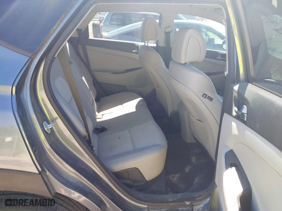 2017 Hyundai Tucson SE Plus with VIN KM8J33A45HU452928, listed as a IAAI auction lot 41601229 with 114,949 mi miles. Bid and sale history available at carsss.com. Image 8.