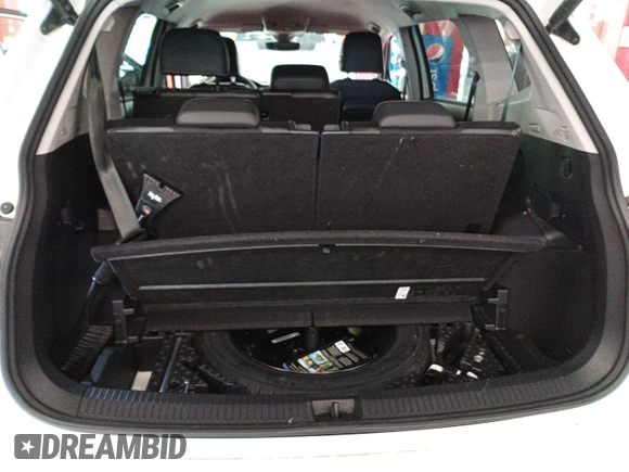 2024 Volkswagen Tiguan SE z VIN 3VV3B7AX0RM082514, wystawiony jako IAAI lot #42796136 z przebiegiem 27 247 mil mil oraz . Historia ofert i sprzedaży dostępna na DreamBid. Obrazek 3.