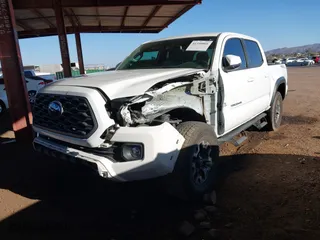 2021 Toyota Tacoma 2WD SR5 with VIN 3TMAZ5CN7MM153055, listed as a IAAI auction lot 41350066 with 33,064 mi miles. Bid and sale history available at carsss.com. Image 18.