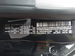2018 Alfa Romeo Stelvio Sport z VIN ZASFAKPN9J7B70085, wystawiony jako IAAI lot #40823547 z przebiegiem Nie podano mil oraz . Historia ofert i sprzedaży dostępna na DreamBid. Obrazek 9.