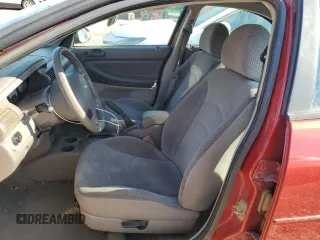 2005 Dodge Stratus SXT z VIN 1B3EL46R85N559785, wystawiony jako Copart lot #65991264 z przebiegiem 200 523 mil mil oraz Tytuł czysty. Historia ofert i sprzedaży dostępna na DreamBid. Obrazek 7.