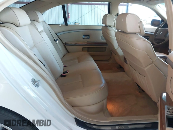2007 BMW 7 Series 750Li z VIN WBAHN835X7DT74304, wystawiony jako IAAI lot #42594751 z przebiegiem 139 021 mil mil oraz . Historia ofert i sprzedaży dostępna na DreamBid. Obrazek 8.