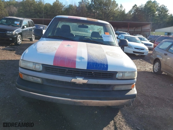 2000 Chevrolet Silverado 1500 with VIN 1GCEC14V3YE295652, listed as a IAAI auction lot 41270896 with 315,276 mi miles. Bid and sale history available at carsss.com. Image 6.