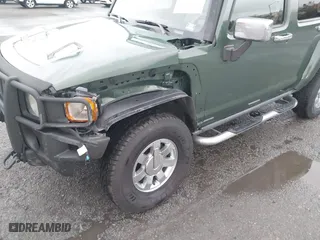 2006 Hummer H3 with VIN 5GTDN136368101786, listed as a IAAI auction lot 41538434 with 251,791 mi miles. Bid and sale history available at carsss.com. Image 6.