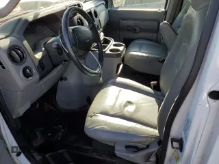 2009 Ford Econoline Passenger XL с VIN 1FBNE31LX9DA00518, выставлен на аукционе Copart как лот 74090534 с пробегом 274 223 миль миль и На запчасти • Non repairable. История ставок и продаж доступна на DreamBid. Изображение 7.