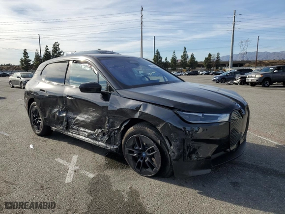 2025 BMW iX xDrive50 with VIN WB523CF02SCS95821, listed as a Copart auction lot 42386445 with 0 mi miles and Salvage Title. Bid and sale history available at carsss.com. Image 4.