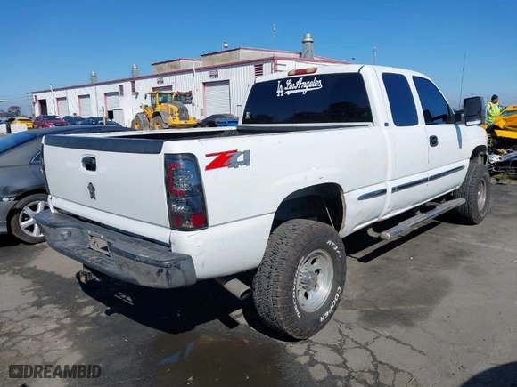 2000 GMC Sierra 1500 SLT with VIN 1GTEC19T7YZ241853, listed as a IAAI auction lot 41657692 with 166,517 mi miles. Bid and sale history available at carsss.com. Image 4.
