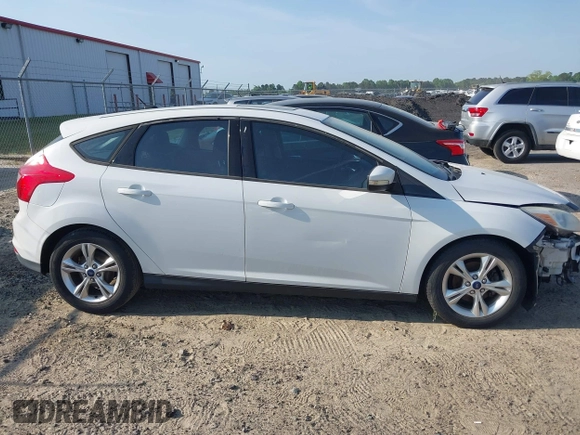 2014 Ford Focus SE with VIN 1FADP3K28EL386918, listed as a IAAI auction lot 42171974 with 118,098 mi miles. Bid and sale history available at carsss.com. Image 16.