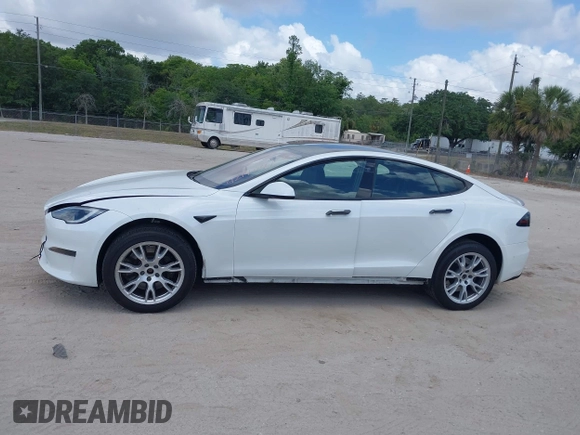 2022 Tesla Model S Plaid with VIN 5YJSA1E6XNF473888, listed as a IAAI auction lot 42141141 with 28,584 mi miles and . Bid and sale history available at carsss.com. Image 14.