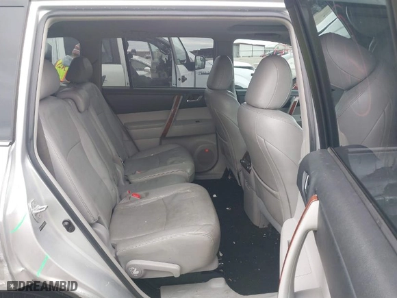 2011 Toyota Highlander Limited with VIN 5TDYK3EH0BS035151, listed as a IAAI auction lot 41281405 with 104,582 mi miles. Bid and sale history available at carsss.com. Image 8.
