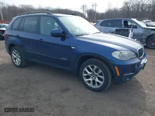 2011 BMW X5 35i with VIN 5UXZV4C56BL412415, listed as a IAAI auction lot 41611847 with NaN miles. Bid and sale history available at carsss.com. Image 1.