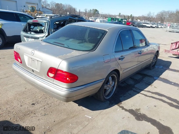 1999 Mercedes-Benz E-Class with VIN WDBJF65H3XA764352, listed as a IAAI auction lot 41646943 with 179,419 mi miles. Bid and sale history available at carsss.com. Image 4.