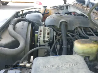 2001 GMC Sierra 1500 SLE z VIN 2GTEC19T811358047, wystawiony jako IAAI lot #42527790 z przebiegiem 185 673 mil mil oraz . Historia ofert i sprzedaży dostępna na DreamBid. Obrazek 14.