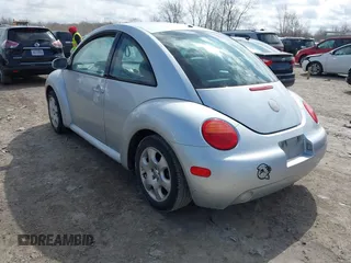 2003 Volkswagen New Beetle Coupe GLS with VIN 3VWCK21C53M433727, listed as a IAAI auction lot 41889585 with 214,144 mi miles. Bid and sale history available at carsss.com. Image 3.