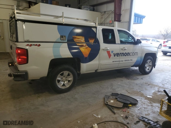 2018 Chevrolet Silverado 1500 LT with VIN 1GCVKREC9JZ286077, listed as a Copart auction lot 52289535 with 135,183 mi miles and Non Repairable. Bid and sale history available at carsss.com. Image 3.