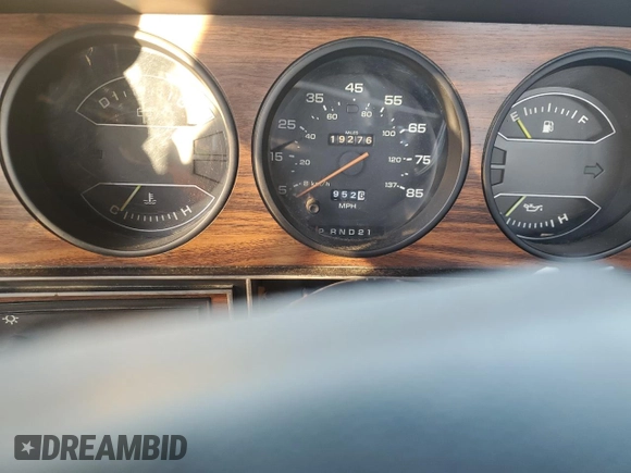 1988 Dodge D/W 100 z VIN 1B7FD04XXJS678038, wystawiony jako Copart lot #84737964 z przebiegiem 19 276 mil mil oraz Szkoda całkowita • Salvage title. Historia ofert i sprzedaży dostępna na DreamBid. Obrazek 9.