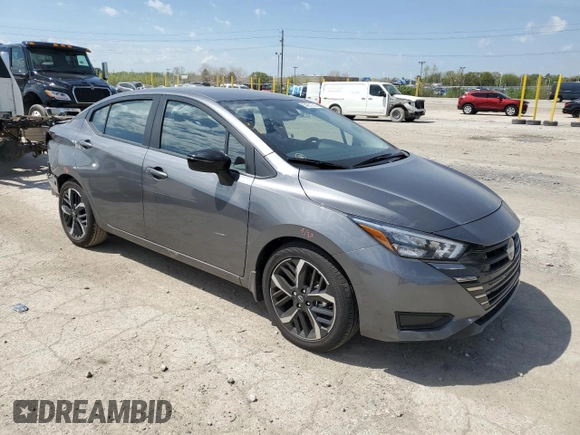 2024 Nissan Versa SR z VIN 3N1CN8FV2RL894585, wystawiony jako Copart lot #54361375 z przebiegiem 1 138 mil mil oraz Szkoda całkowita • Salvage title. Historia ofert i sprzedaży dostępna na DreamBid. Obrazek 4.