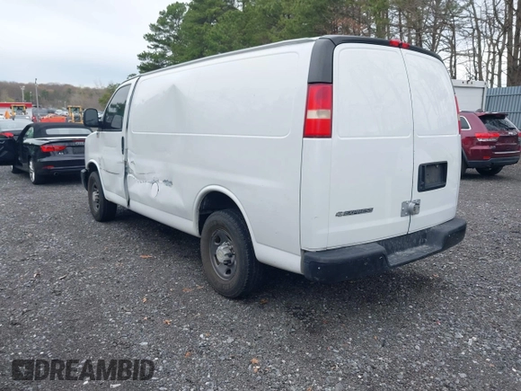 2007 Chevrolet Express Cargo Van with VIN 1GCGG25V471164110, listed as a IAAI auction lot 41996377 with 85,226 mi miles. Bid and sale history available at carsss.com. Image 3.