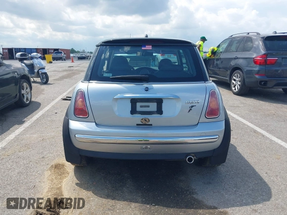 2003 MINI Hardtop z VIN WMWRC334X3TC43283, wystawiony jako IAAI lot #42112892 z przebiegiem 87 513 mil mil oraz . Historia ofert i sprzedaży dostępna na DreamBid. Obrazek 15.