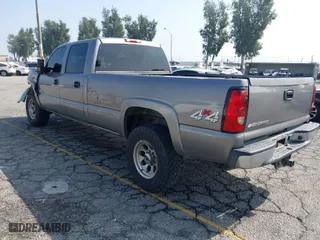 2007 Chevrolet Silverado 2500HD Classic LT3 with VIN 1GCHK23D07F175475, listed as a IAAI auction lot 40584772 with 253,562 mi miles. Bid and sale history available at carsss.com. Image 3.