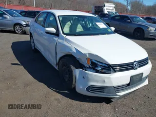 2013 Volkswagen Jetta Sedan SE with VIN 3VWDP7AJXDM373902, listed as a IAAI auction lot 41858011 with 153,974 mi miles. Bid and sale history available at carsss.com. Image 17.