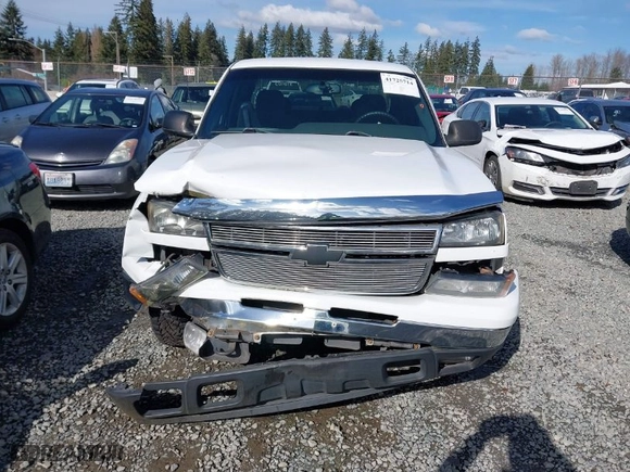 2007 Chevrolet Silverado 1500 Classic LT1 with VIN 1GCEC19V57Z170099, listed as a IAAI auction lot 41725714 with 131,734 mi miles. Bid and sale history available at carsss.com. Image 12.