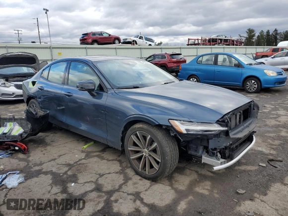 2022 Volvo S60 Momentum with VIN 7JRL12TZ8NG161891, listed as a Copart auction lot 40279164 with 11,151 mi miles. Bid and sale history available at carsss.com. Image 4.