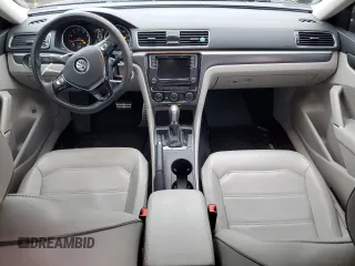 2018 Volkswagen Passat S z VIN 1VWAA7A33JC025071, wystawiony jako Copart lot #49442435 z przebiegiem 72 088 mil mil oraz Nie do naprawy • Non repairable. Historia ofert i sprzedaży dostępna na DreamBid. Obrazek 8.