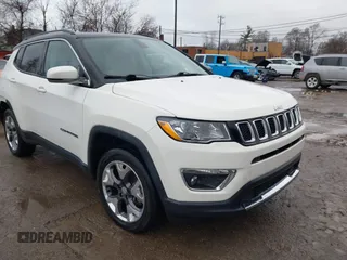 2020 Jeep Compass Limited z VIN 3C4NJDCB3LT120356, wystawiony jako IAAI lot #41786779 z przebiegiem 32 396 mil mil oraz . Historia ofert i sprzedaży dostępna na DreamBid. Obrazek 1.