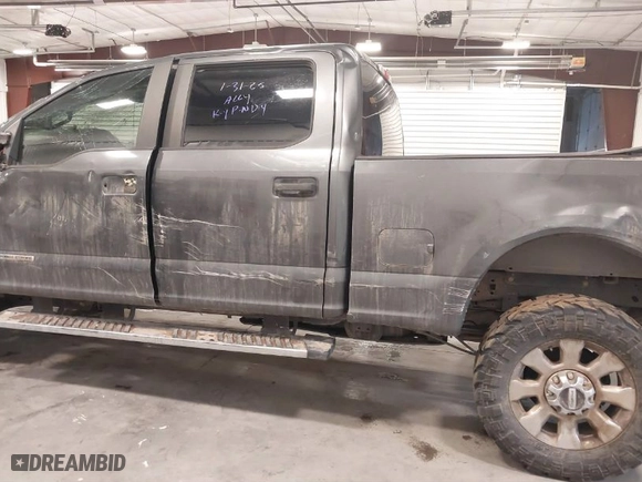 2019 Ford Super Duty F-250 SRW XL with VIN 1FT7W2BT3KEF12745, listed as a IAAI auction lot 41633562 with 184,656 mi miles. Bid and sale history available at carsss.com. Image 13.